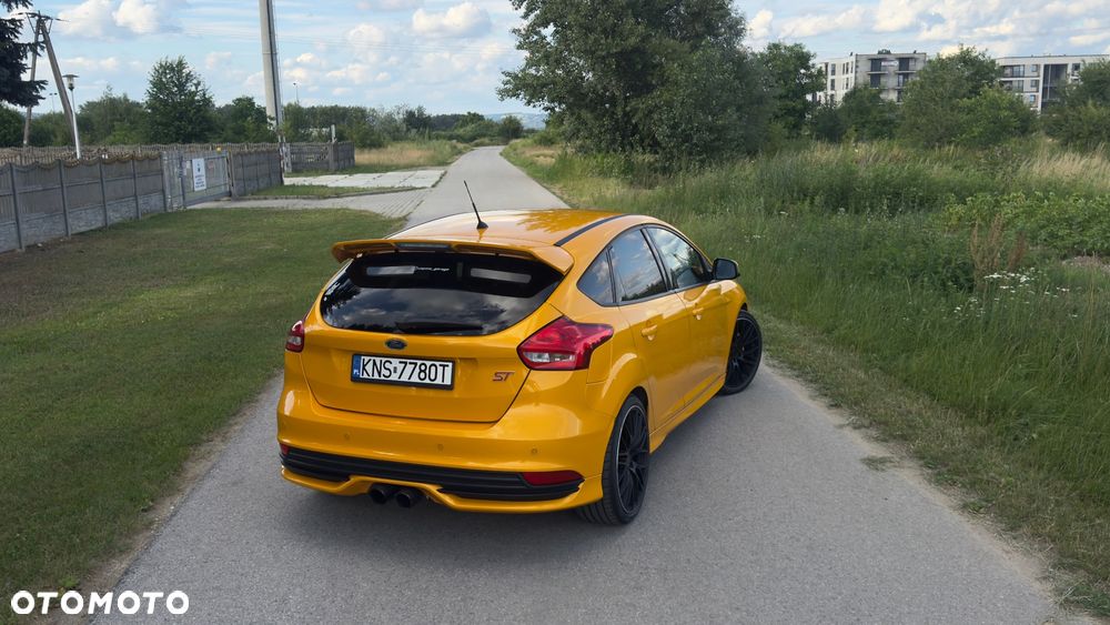 Ford Focus 2.0 EcoBoost ST mit Leder-Sport-Paket - 8