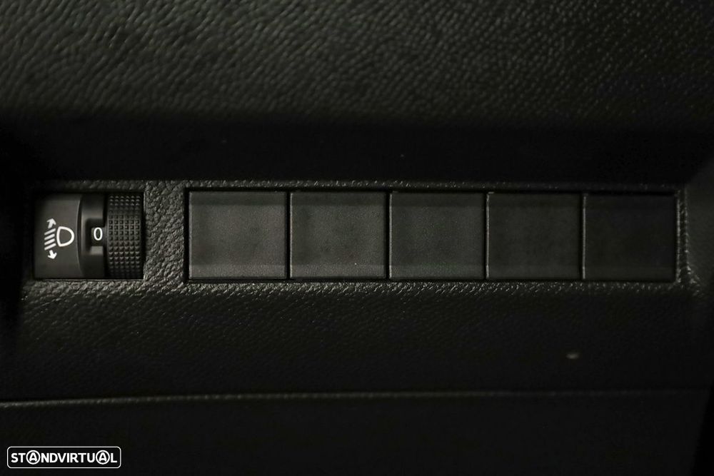 Peugeot 2008 1.2 PureTech Allure - 19