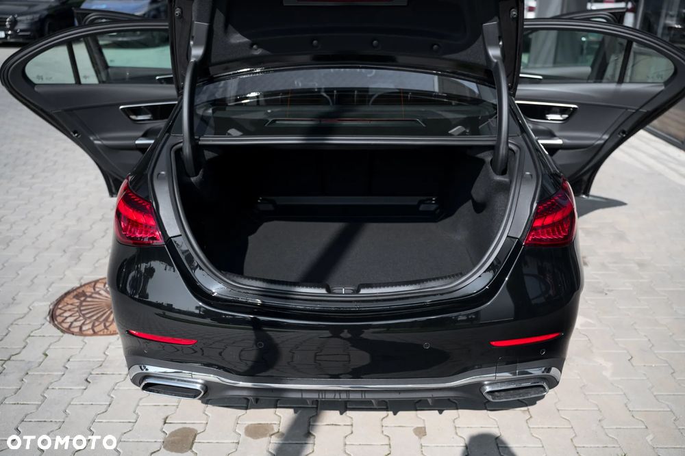 Mercedes-Benz Klasa C 200 4Matic 9G-TRONIC AMG Line - 13