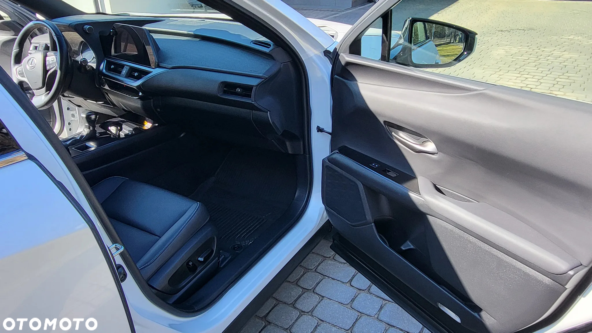 Lexus UX 250h GPF Business AWD - 15