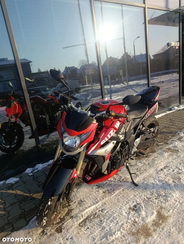 Suzuki GSR - 15