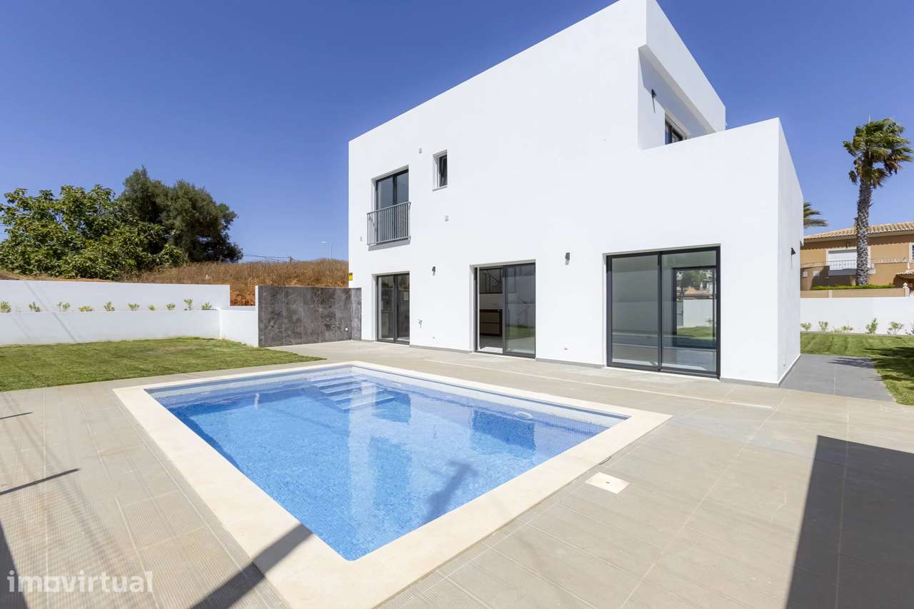 Moradia Nova com Piscina Privada, a Poucos Passos da Meia Praia, Lagos - Grande imagem: 2/51