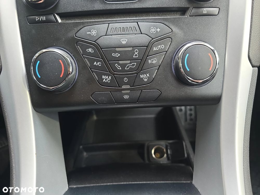 Ford Mondeo 1.5 EcoBoost Ambiente - 24