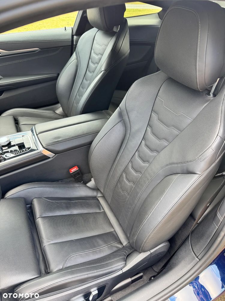 BMW Seria 8 - 32