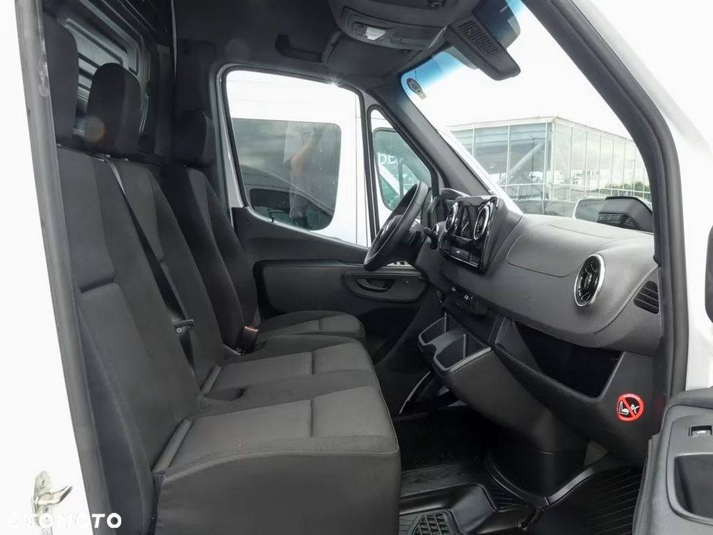 Mercedes-Benz Sprinter - 10