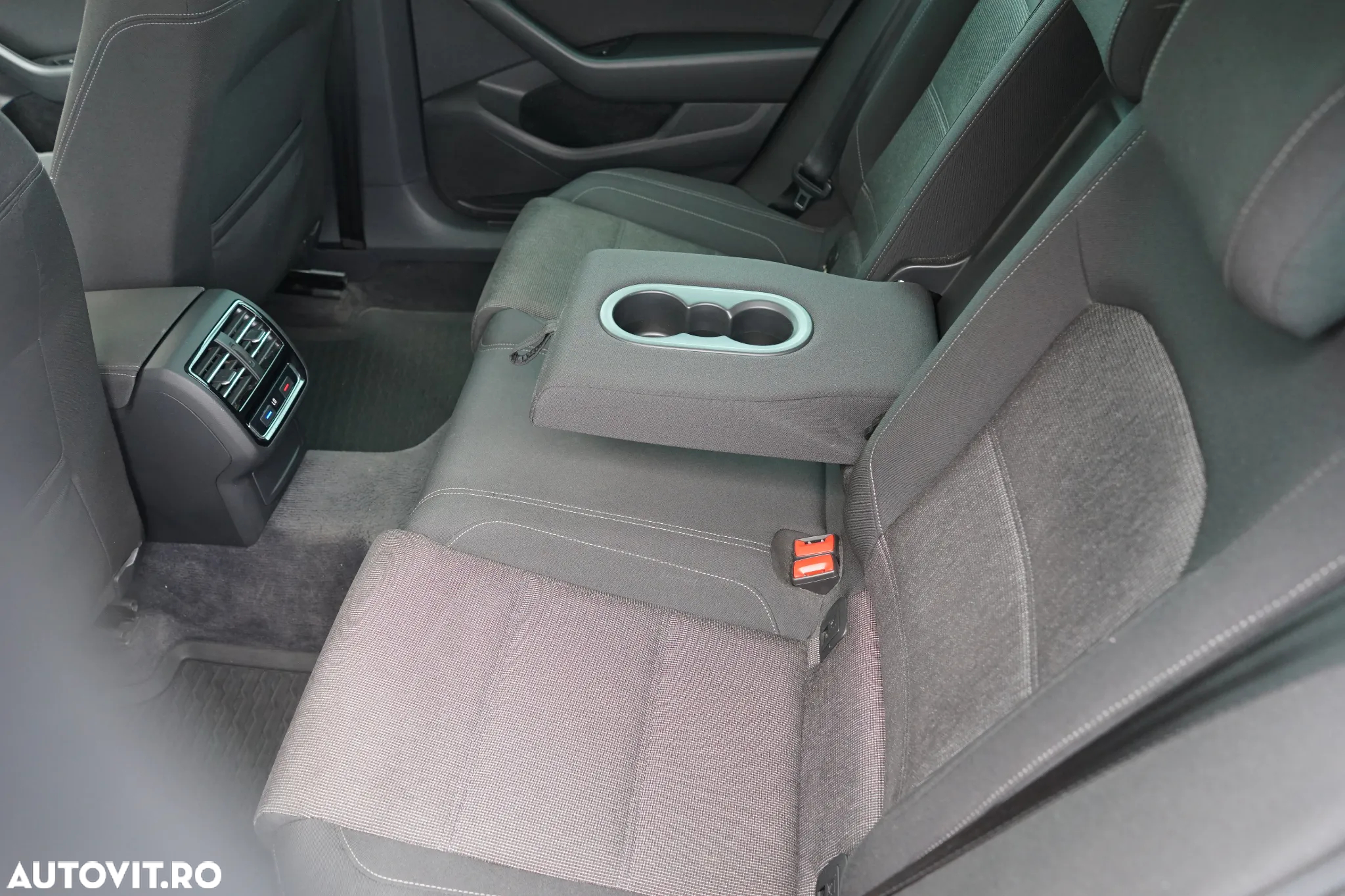 Volkswagen Passat Variant 2.0 TDI DSG Comfortline - 37