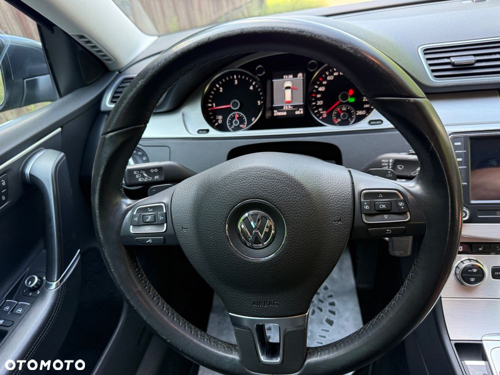Volkswagen Passat 2.0 TDI DSG BlueMotion Technology R-Line - 24