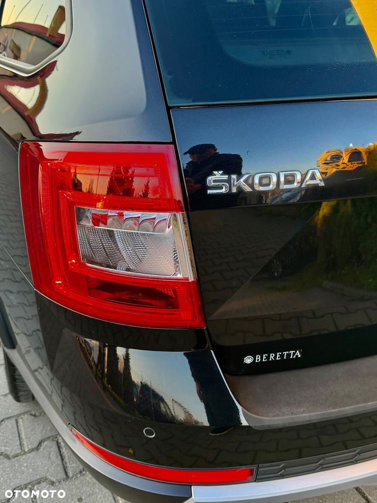 Skoda Octavia Combi 2.0 TDI (Green tec) 4x4 DSG Scout - 16