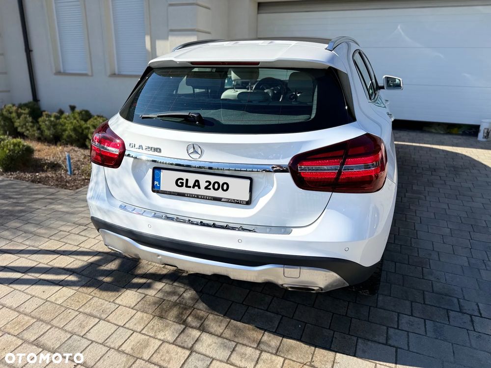 Mercedes-Benz GLA - 8