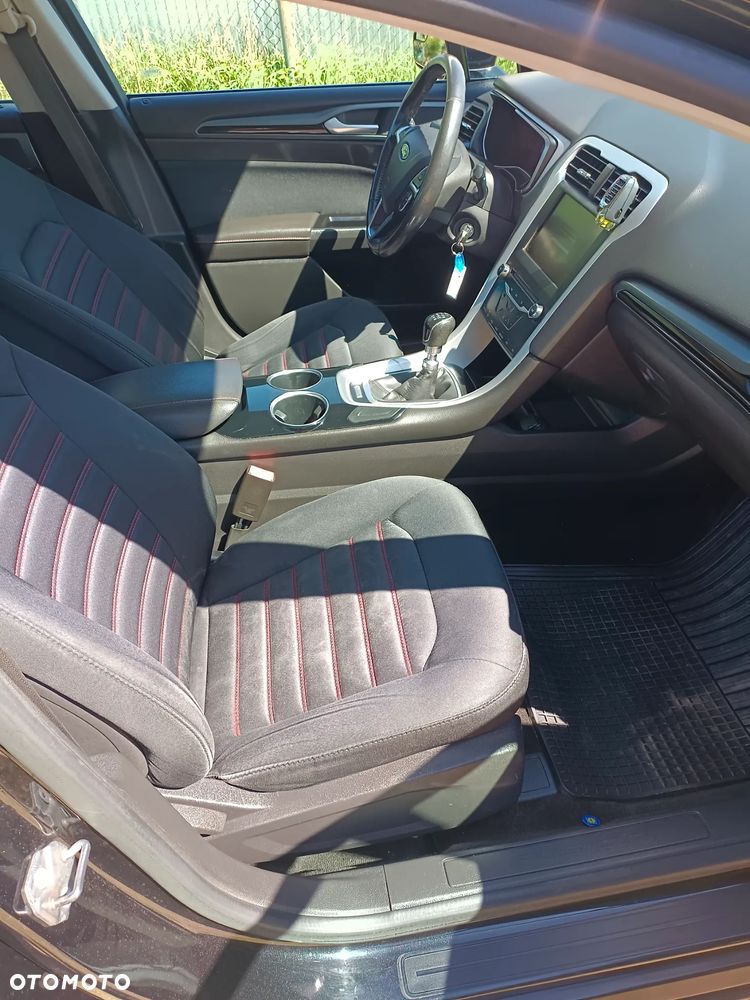 Ford Fusion - 8