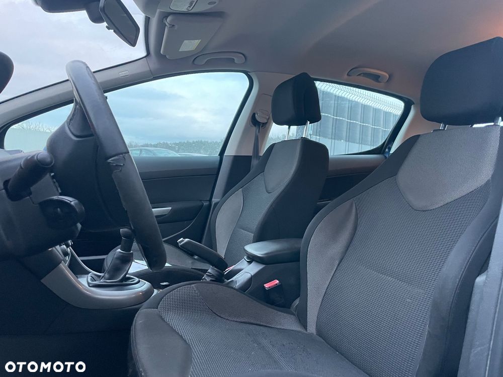 Peugeot 308 1.6 Premium - 6