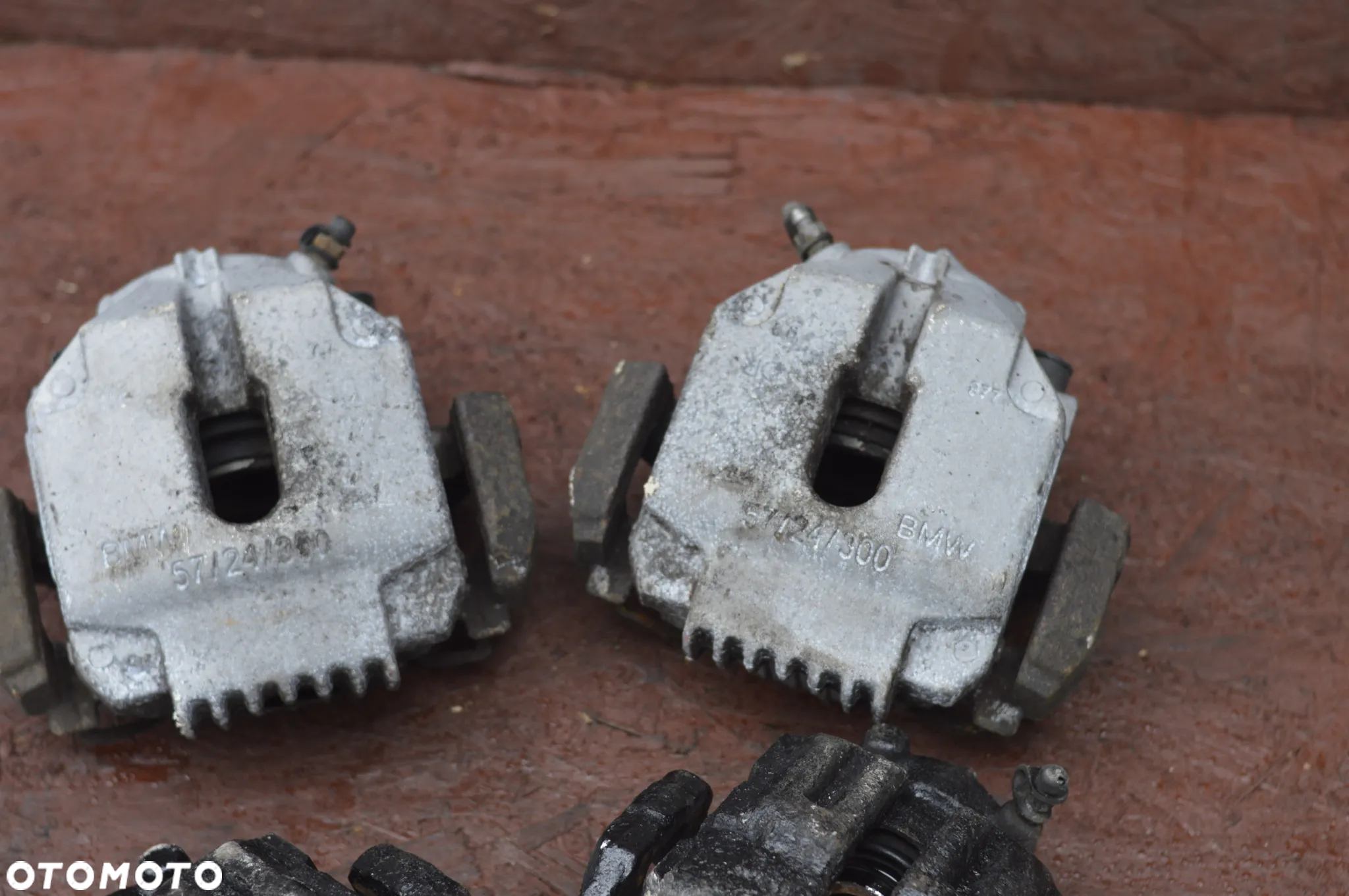 BMW E90 / E91 / E92 ORYGINALNY KOMPLET ZACISKÓW HAMULCOWYCH + JARZMA  PRZÓD 300MM + TYŁ 300MM O NR.  34 21 6 768 697 / 34 11 6 769 091 / 34 11 6 769 092 / 34 21 6 768 698 OEM W BARDZO DOBRYM STANIE - 3