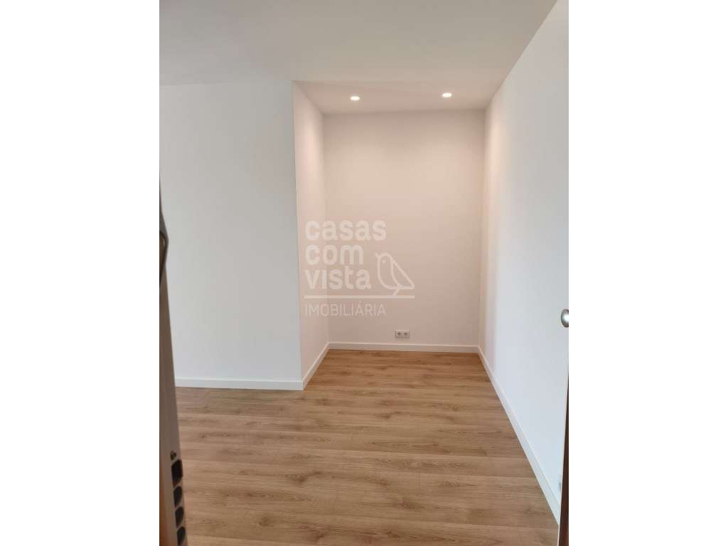 Apartamento T1 para arrendar em Santa Clara no empreendimento Almaluz - Grande imagem: 4/18