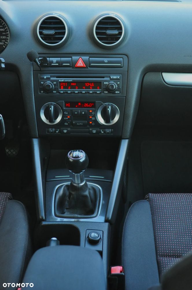 Audi A3 3-drzwiowe 2.0 FSI Attraction - 15