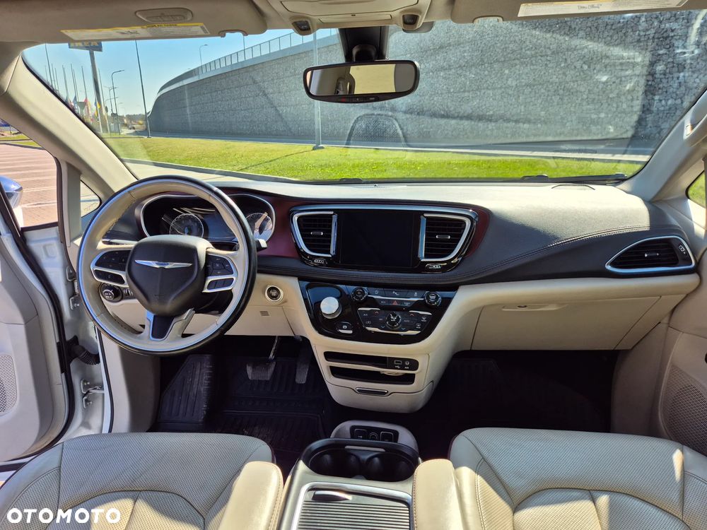 Chrysler Pacifica - 10