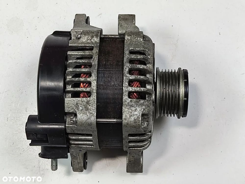 KIA SORENTO 2.2 CRDI 18-20r Alternator - 1