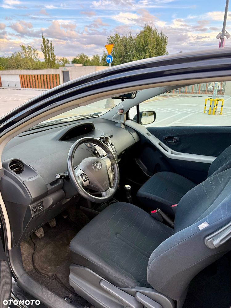 Toyota Yaris 1.3 Sol - 8