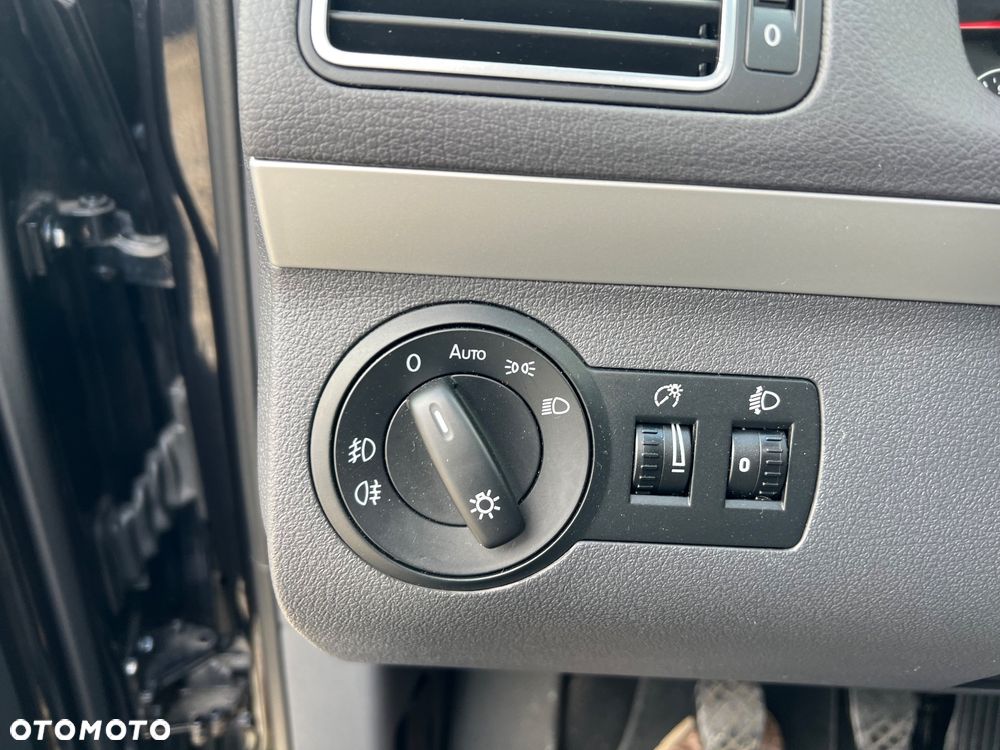 Volkswagen Touran 1.6 TDI DPF BlueMot Comfortline - 36