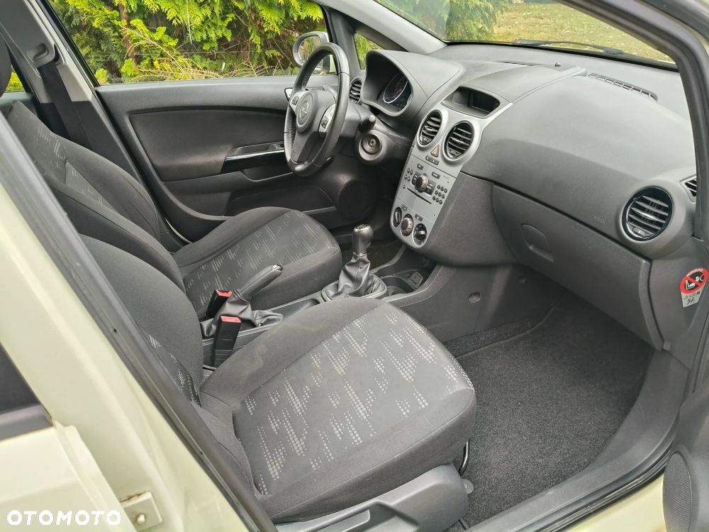 Opel Corsa 1.2 16V Cosmo - 4