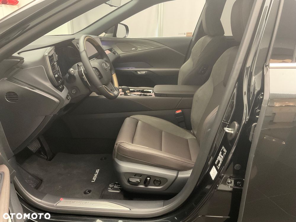 Lexus RX 450h+ Omotenashi - 6