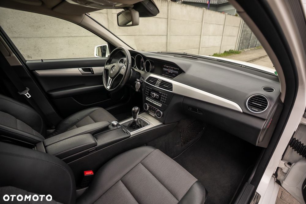 Mercedes-Benz Klasa C 180 (BlueEFFICIENCY) Avantgarde - 21