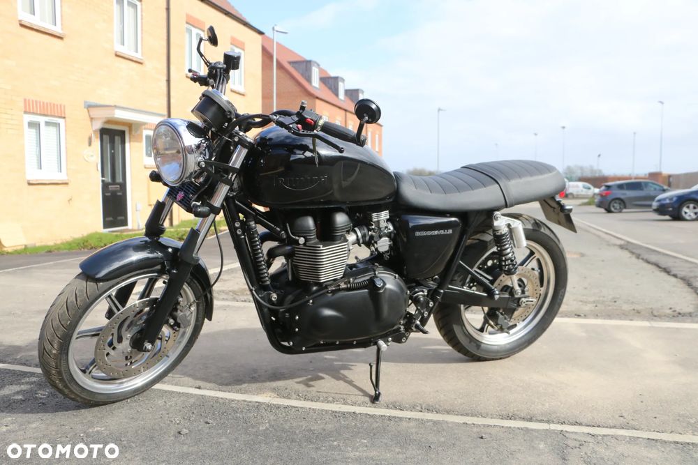Triumph Bonneville - 2