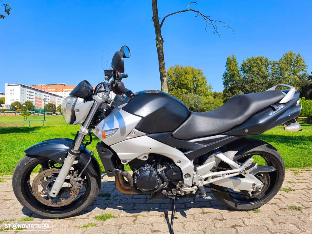 Suzuki GSR 600 - 2