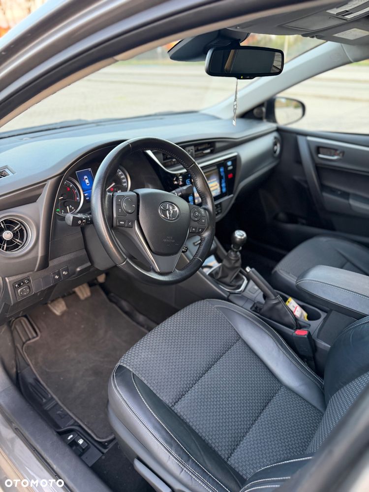 Toyota Corolla 1.6 Premium + - 11