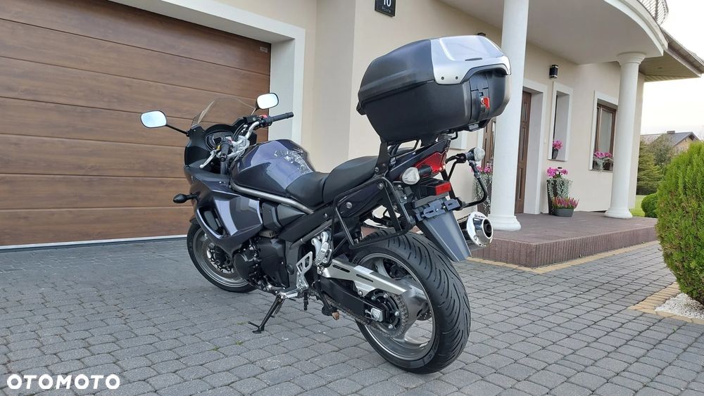 Suzuki GSX - 38
