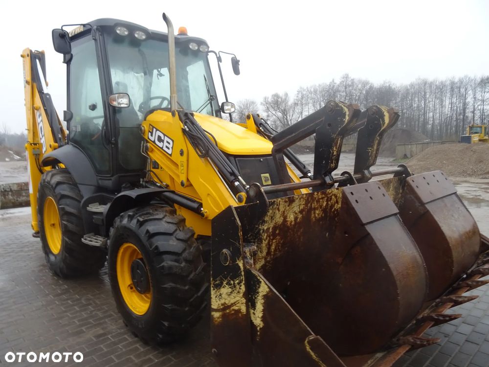 JCB 3CX - 18