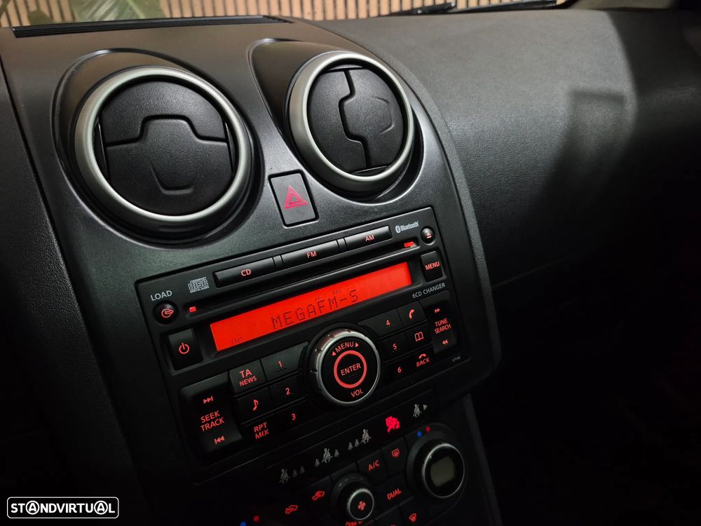 Nissan Qashqai 1.5 dCi Tekna Premium Pele Preta 17 - 22