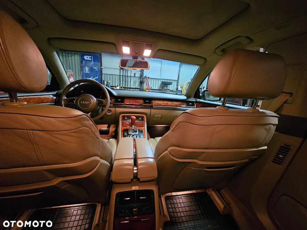 Audi A8 4.2 Quattro - 10