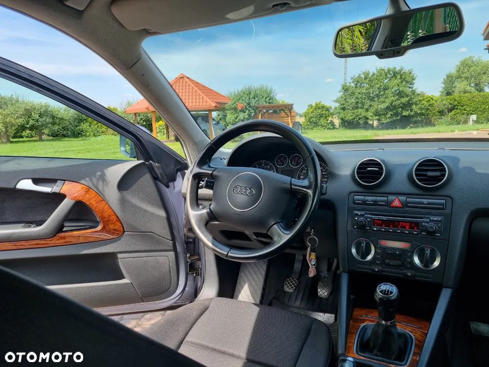 Audi A3 3-drzwiowe 1.6 FSI Attraction - 6