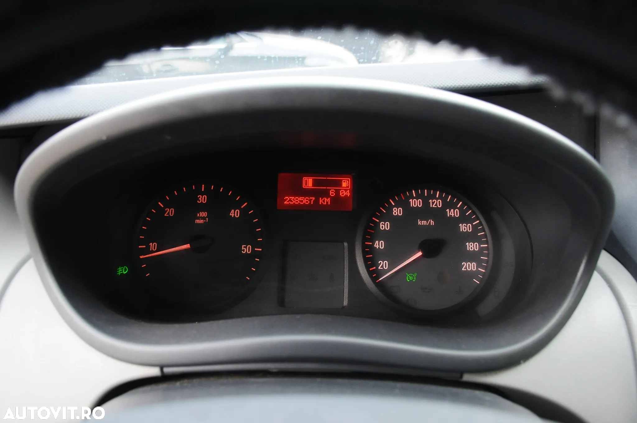 Opel Vivaro - 10