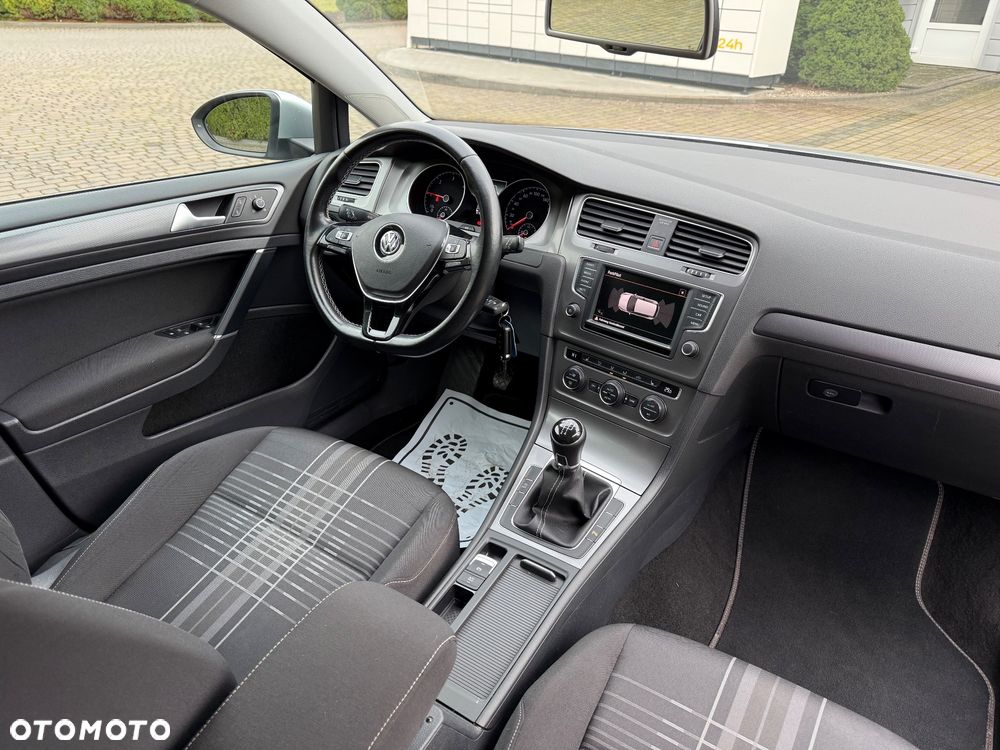 Volkswagen Golf - 24