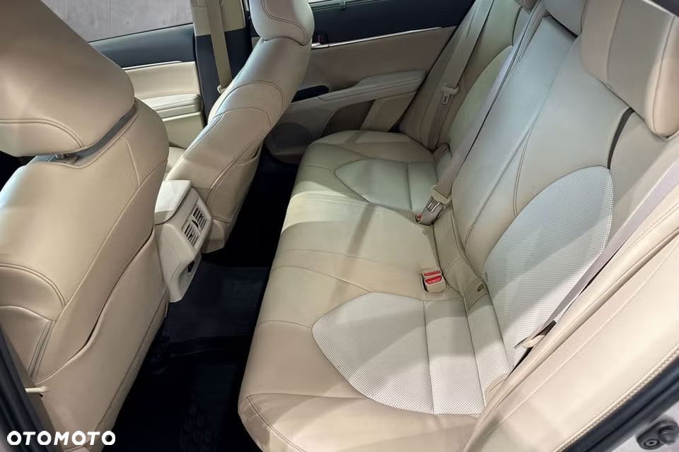 Toyota Camry 2.5 Hybrid Comfort CVT - 12