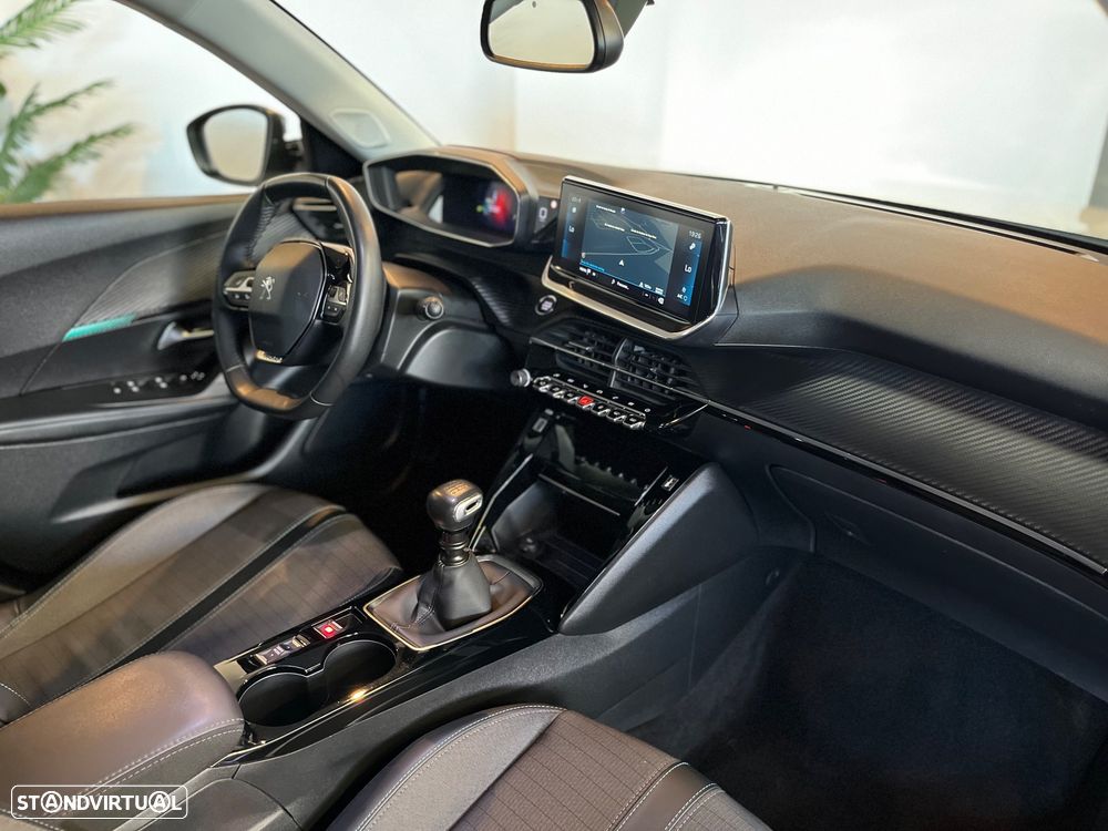 Peugeot 2008 1.2 Allure - 26