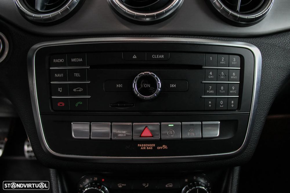 Mercedes-Benz CLA 200 d Shooting Brake AMG Line - 37