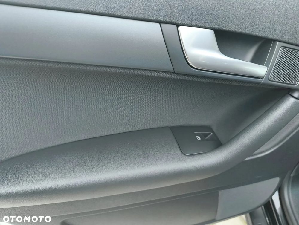 Audi A3 Sportback 1.6 TDI DPF Ambiente - 28