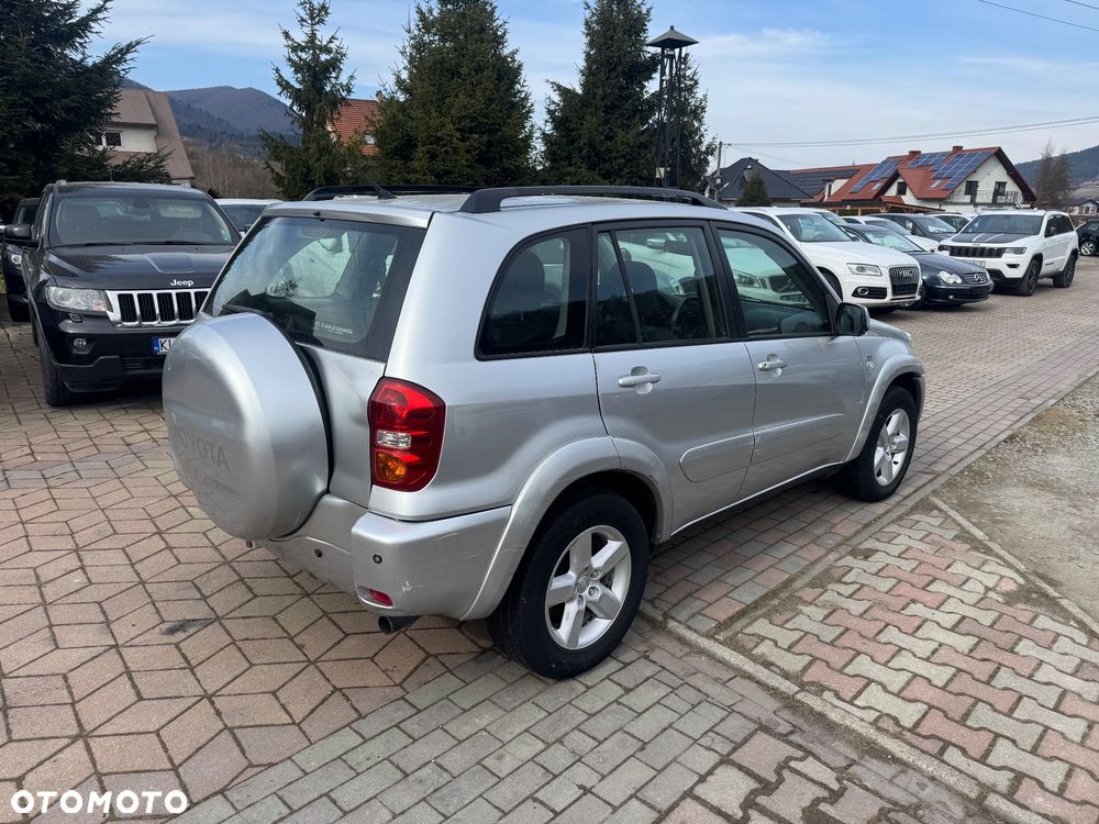 Toyota RAV4 D-4D 4x4 - 5