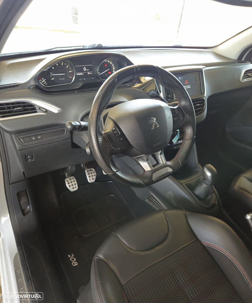 Peugeot 208 1.2 PureTech GT Line - 12