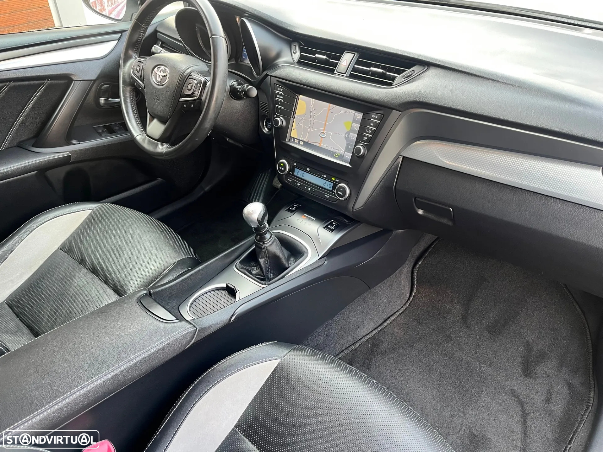 Toyota Avensis Touring Sports 1.6 D-4D Exclusive +P.Business - 4