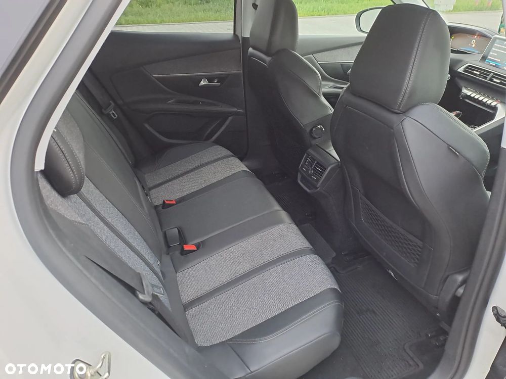 Peugeot 3008 1.2 PureTech Allure S&S EAT6 - 17