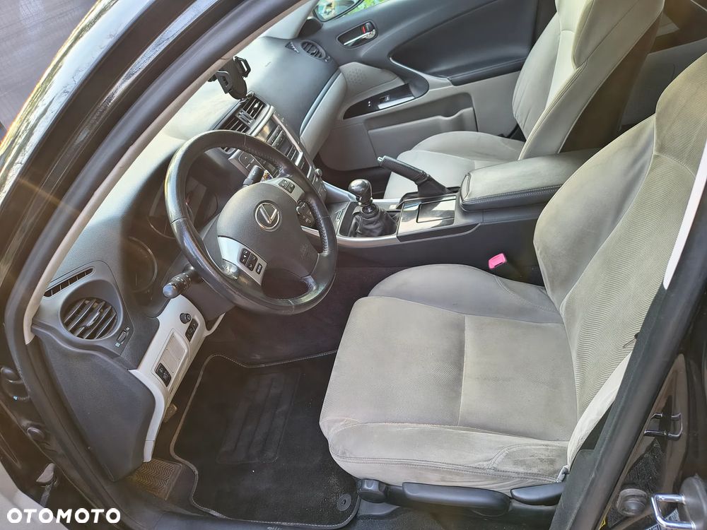Lexus IS 200d - 2