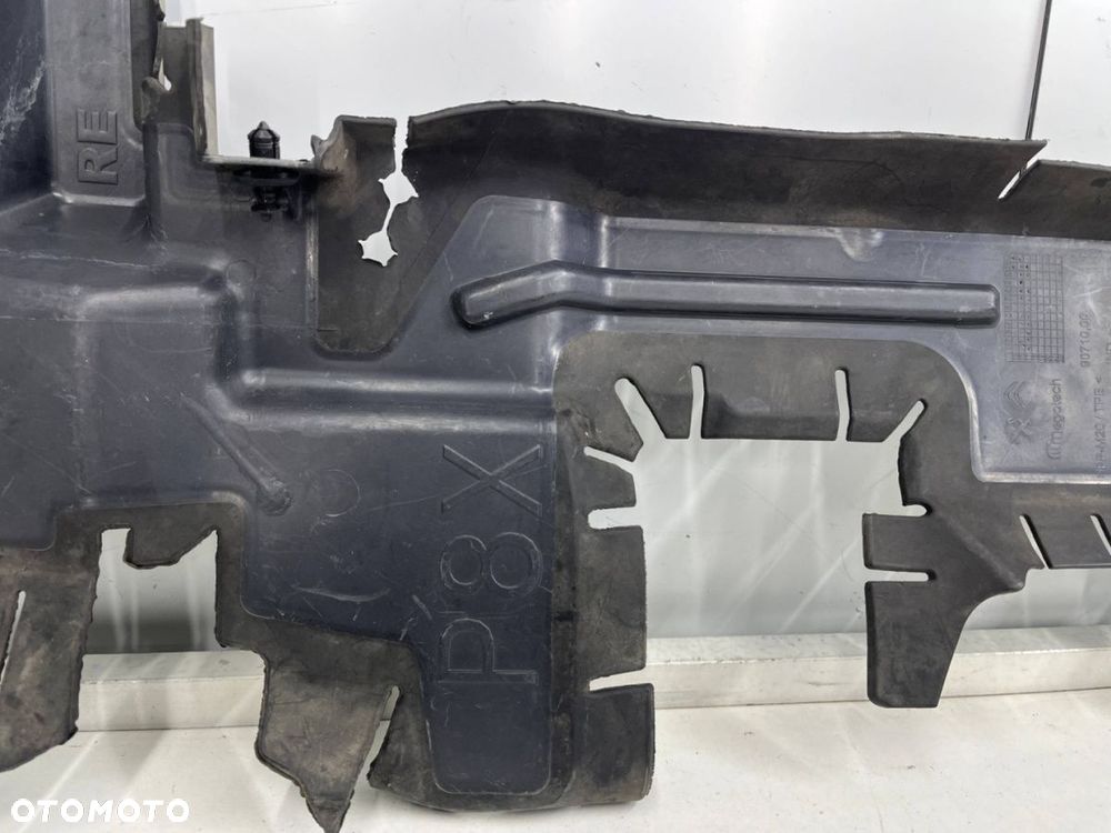 Osłona chłodnicy Peugeot 3008 II 5008 II 16-20 prawa kierownica powietrza pasa przedniego 9813328780 - 13