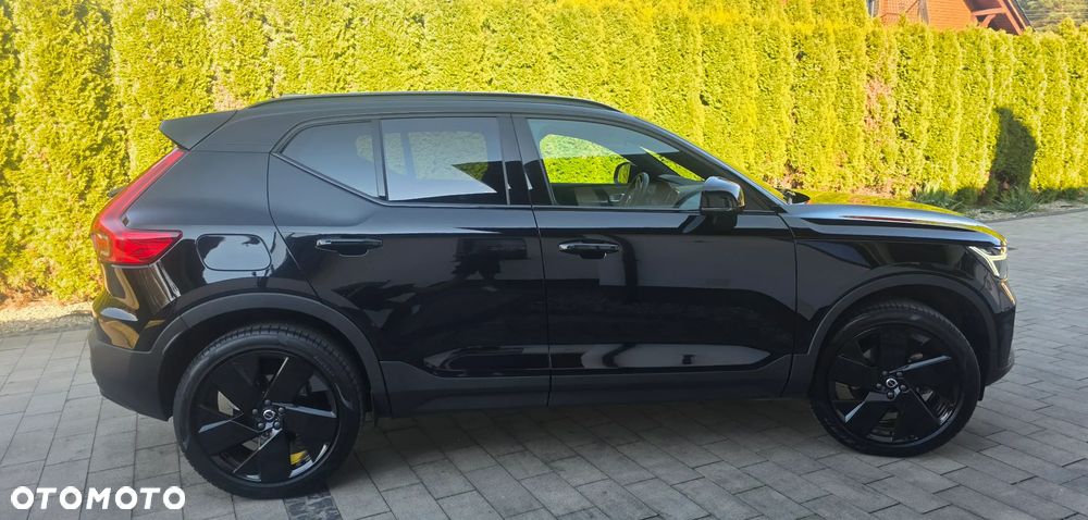 Volvo XC 40 B4 Plus Black Edition - 3
