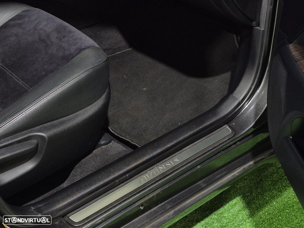 Toyota Avensis SW 2.0 D-4D Exclusive +GPS - 15