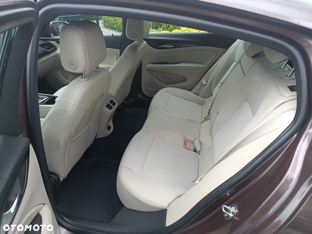 Opel Insignia 2.0 T 4x4 Innovation S&S - 11