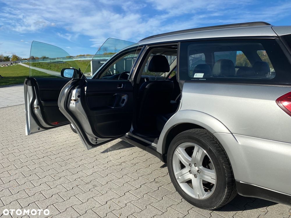 Subaru Legacy Kombi 3.0 H6 NAV - 22