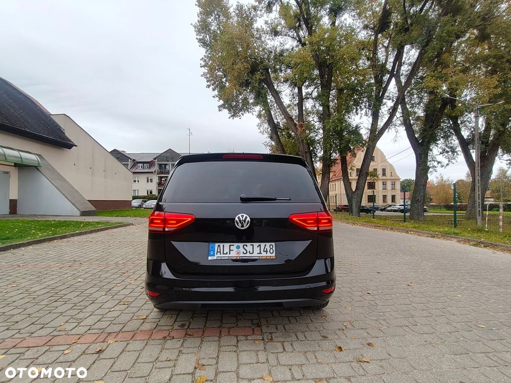 Volkswagen Touran - 28